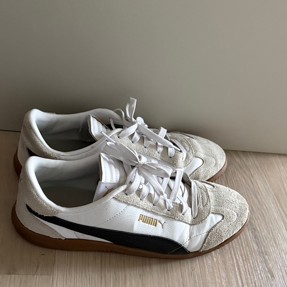 Puma White Sneakers with Black Formstrip and Beige Suede Accents